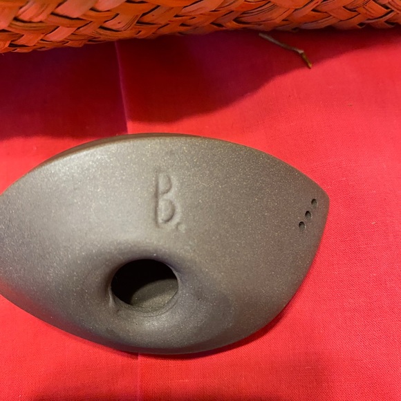 Nesting salt and pepper shakers,  B. Mark, Canadian made. Porcelain. - Picture 4 of 4